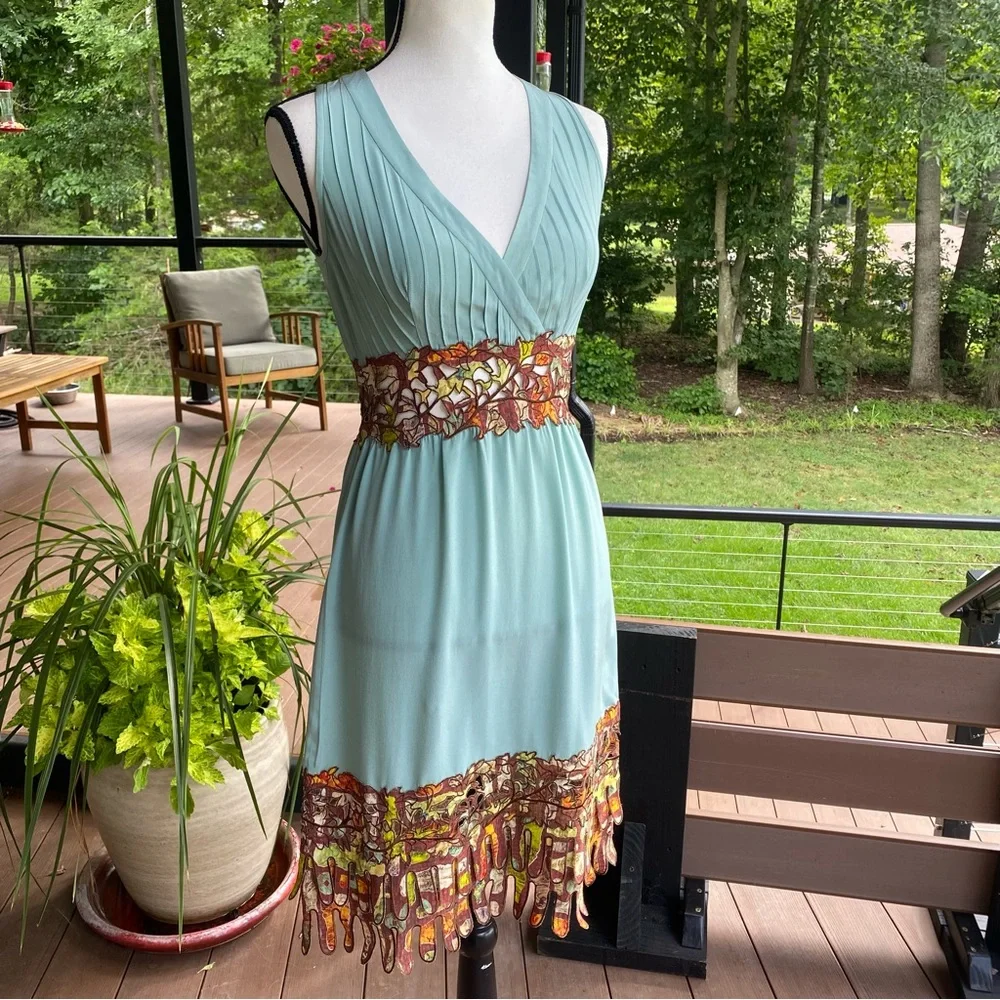 ⭐️SHANGHAI TANG⭐️ Seafoam Green Silk Dress with leaf embellishments ⭐️STUNNING - Picture 11 of 16